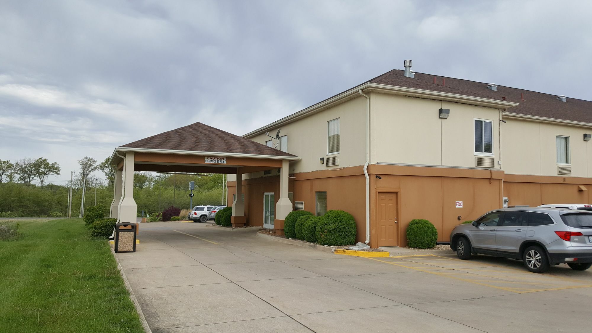 Best Western Teal Lake Inn Мексико Экстерьер фото