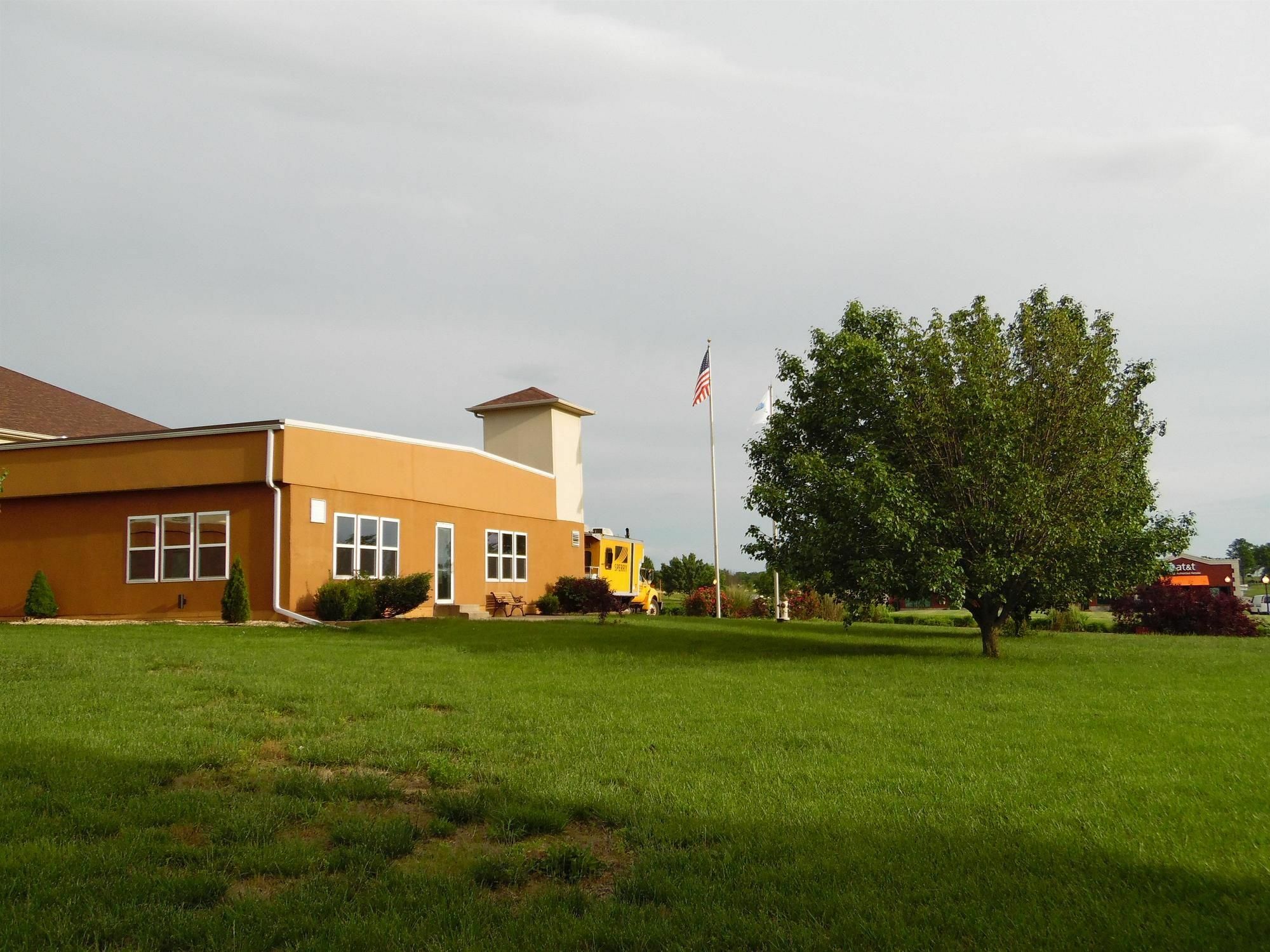 Best Western Teal Lake Inn Мексико Экстерьер фото